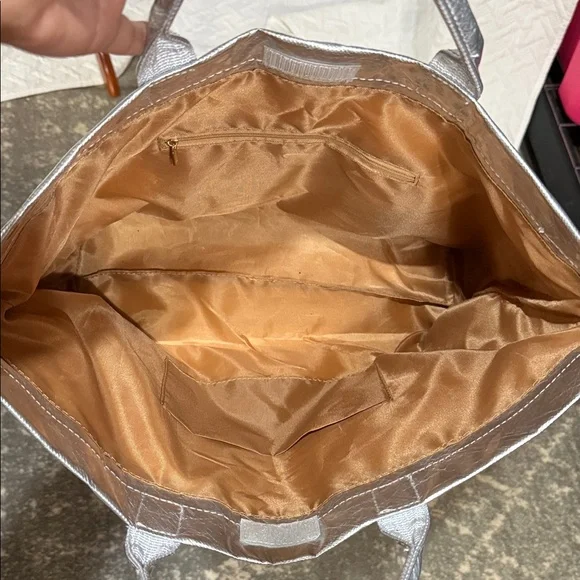 Chic Metallic Silver Tote Bag - Picture 3 of 3